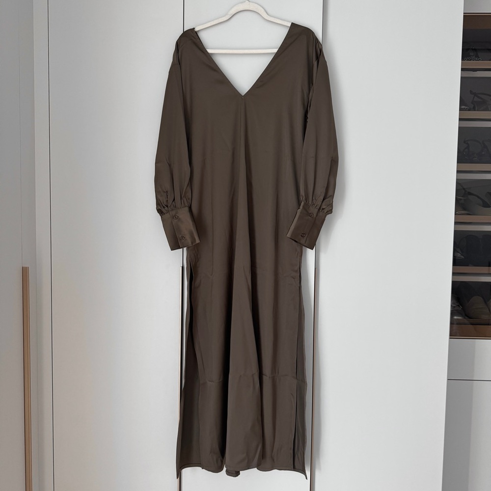 Elegant Brown V-Neck Maxi Dress